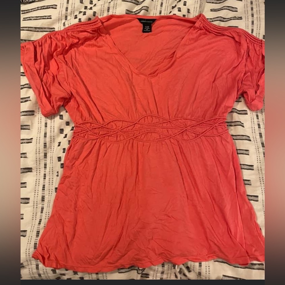 Coral tee with cinched waist